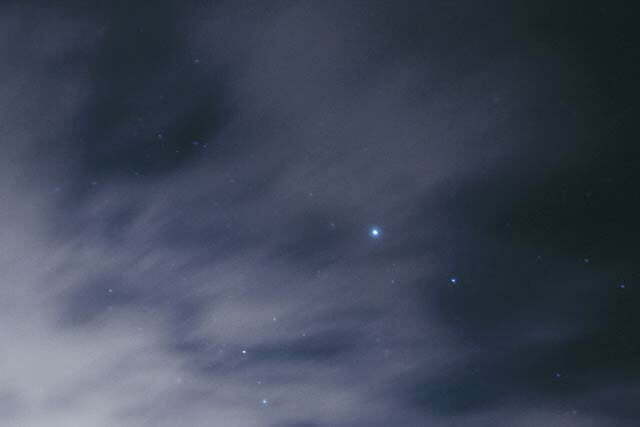 雲間の星